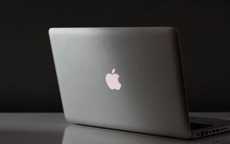 ilustrasi MacBook Pro