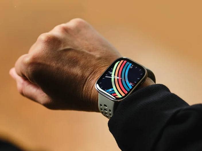 Amazfit Bip 6 dari Amazfit dalam materi promosi resmi, berupa perangkat jam tangan pintar dengan nama model yang jelas.