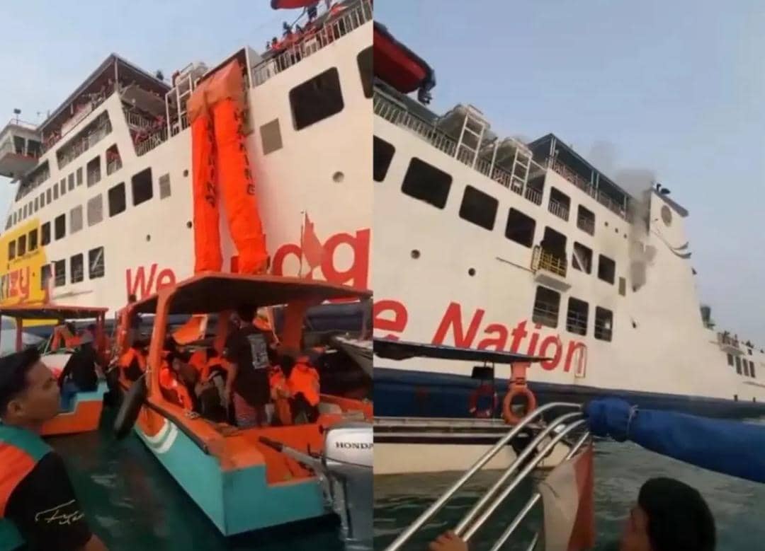 Proses evakuasi penumpang KMP Batu Mandi di perairan Selat Sunda.