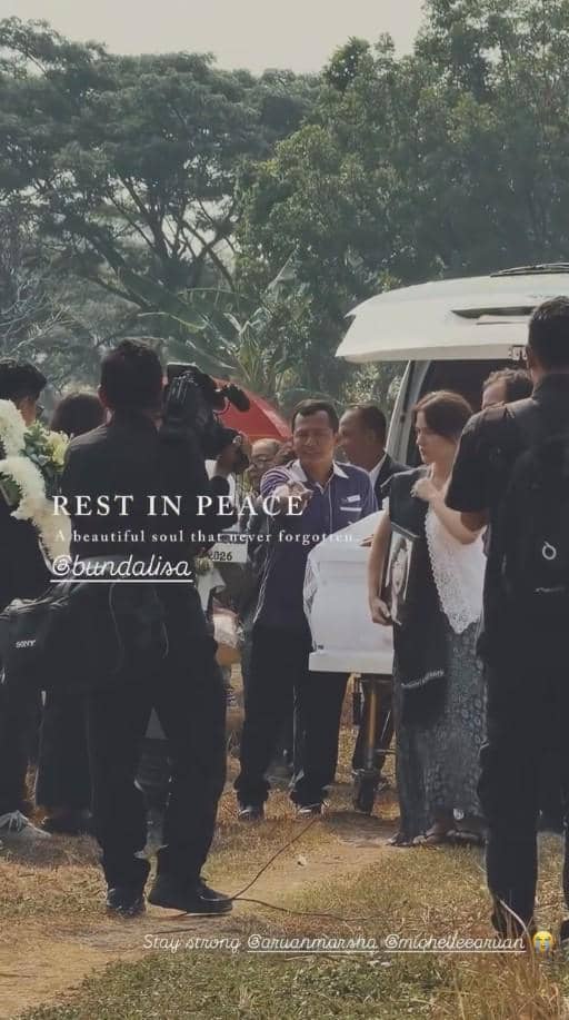 Pemakaman Ibunda Marsha Aruan (instagram.com/monaratuliu)