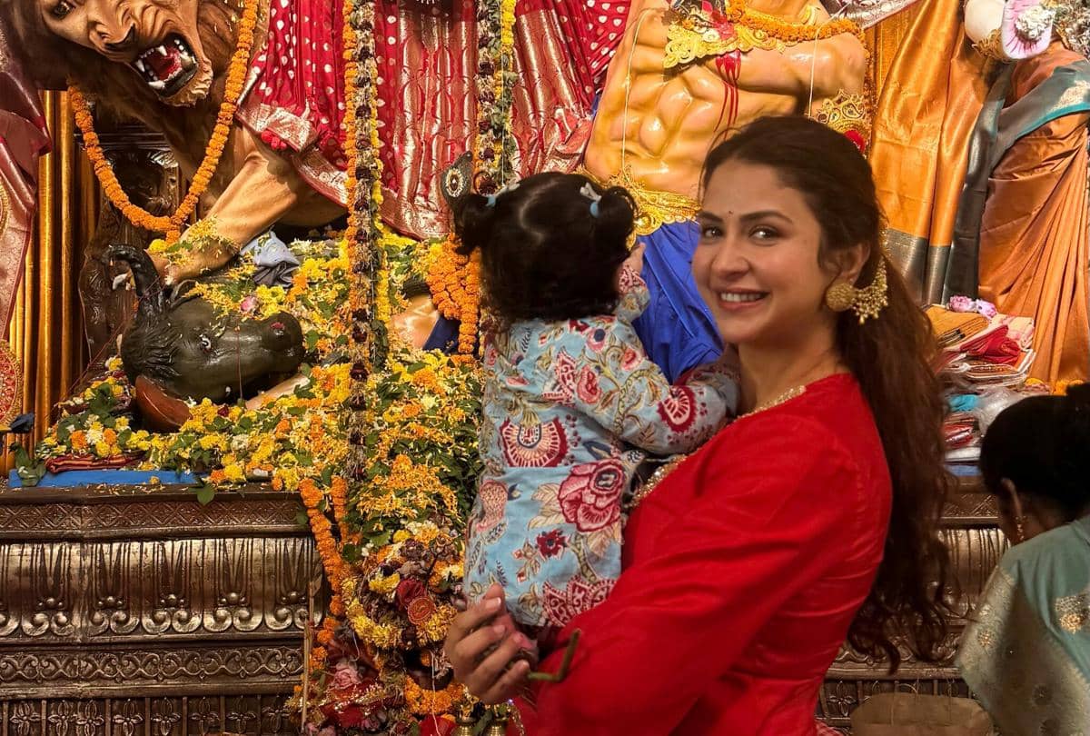 8 Potret Gemas Anak Artis India Rayakan Durga Puja 2026