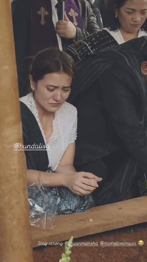 Pemakaman Ibunda Marsha Aruan (instagram.com/monaratuliu)