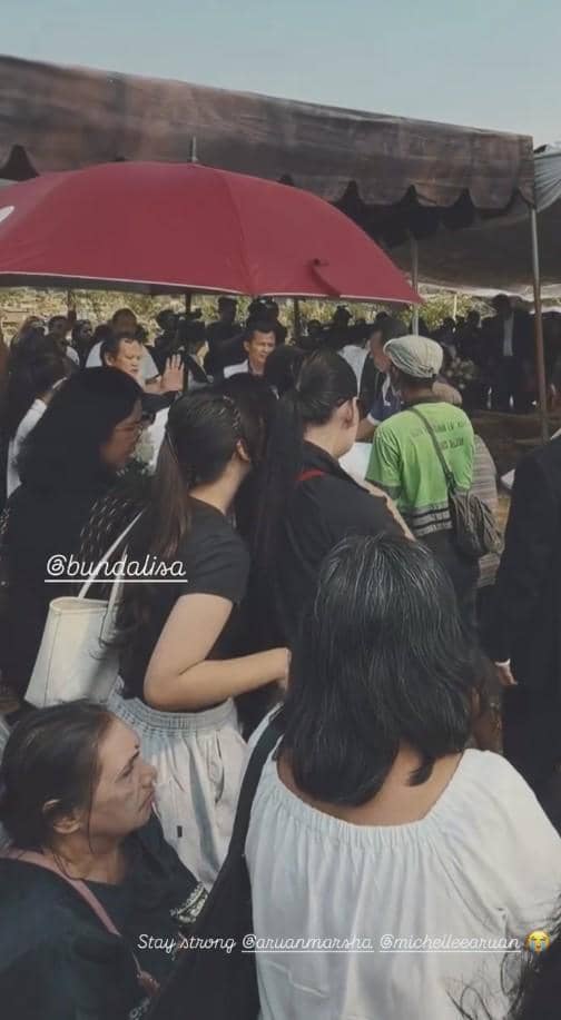 Pemakaman Ibunda Marsha Aruan (instagram.com/monaratuliu)