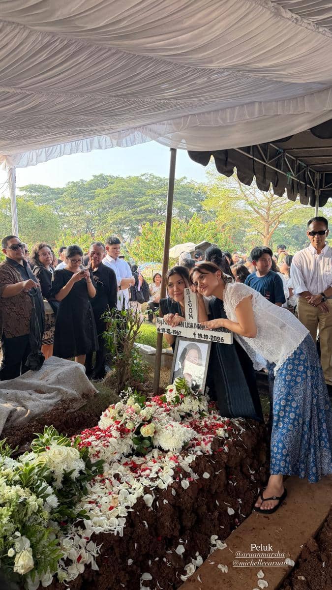 Pemakaman Ibunda Marsha Aruan (instagram.com/monaratuliu)