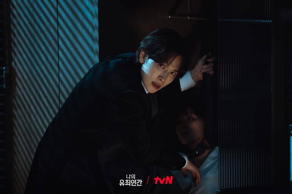 Cuplikan adegan drama Korea Love in Disguise dari tvN yang hadir dalam salah satu bagian cerita serial tersebut.