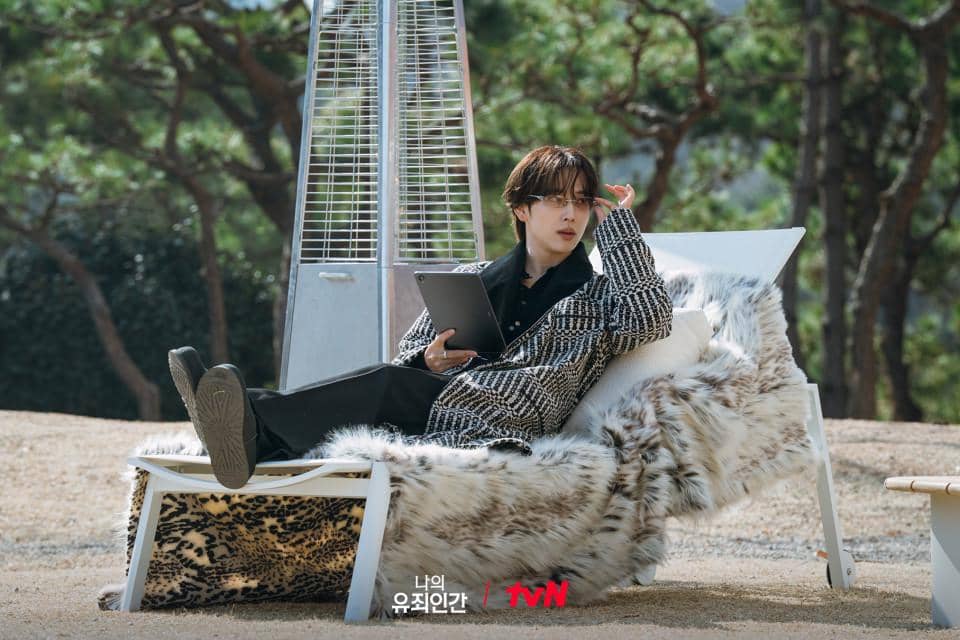 Cuplikan drama Korea Love in Disguise produksi tvN, menampilkan salah satu adegan dalam serial tersebut.