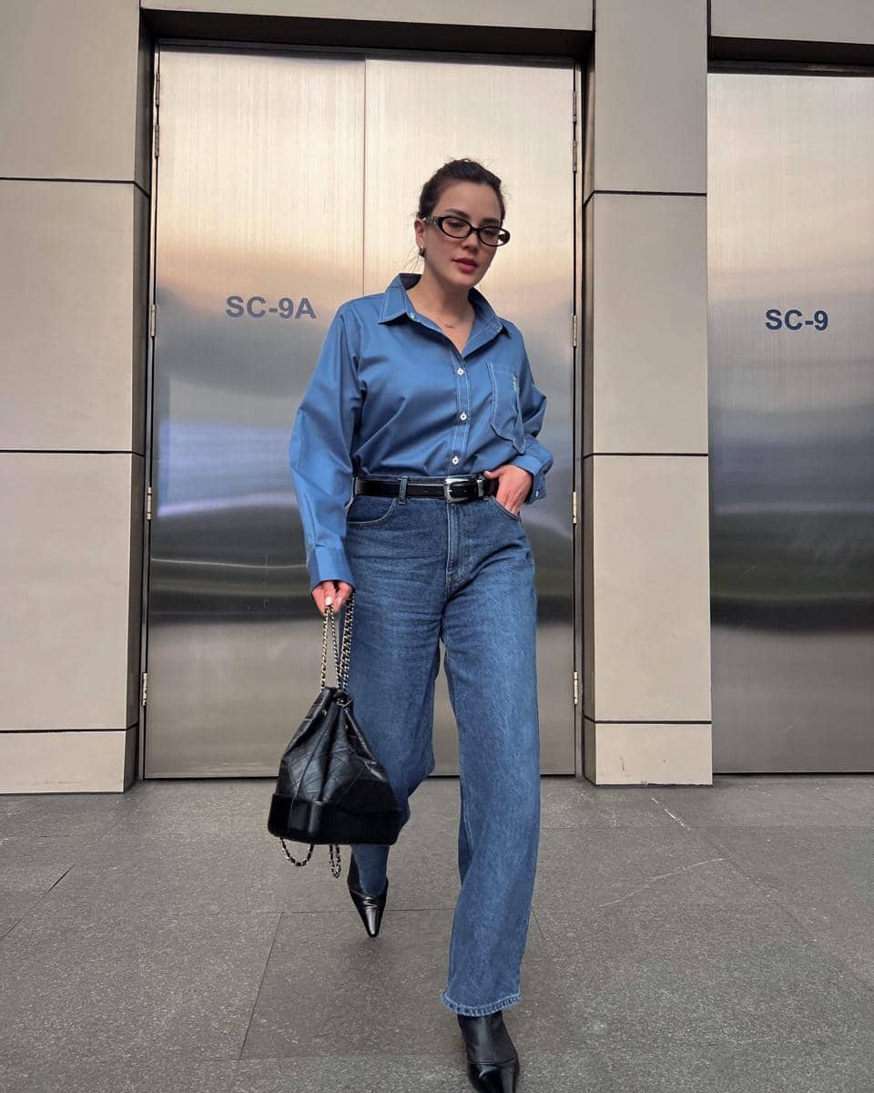 padu padan celana jeans ala Alice Norin