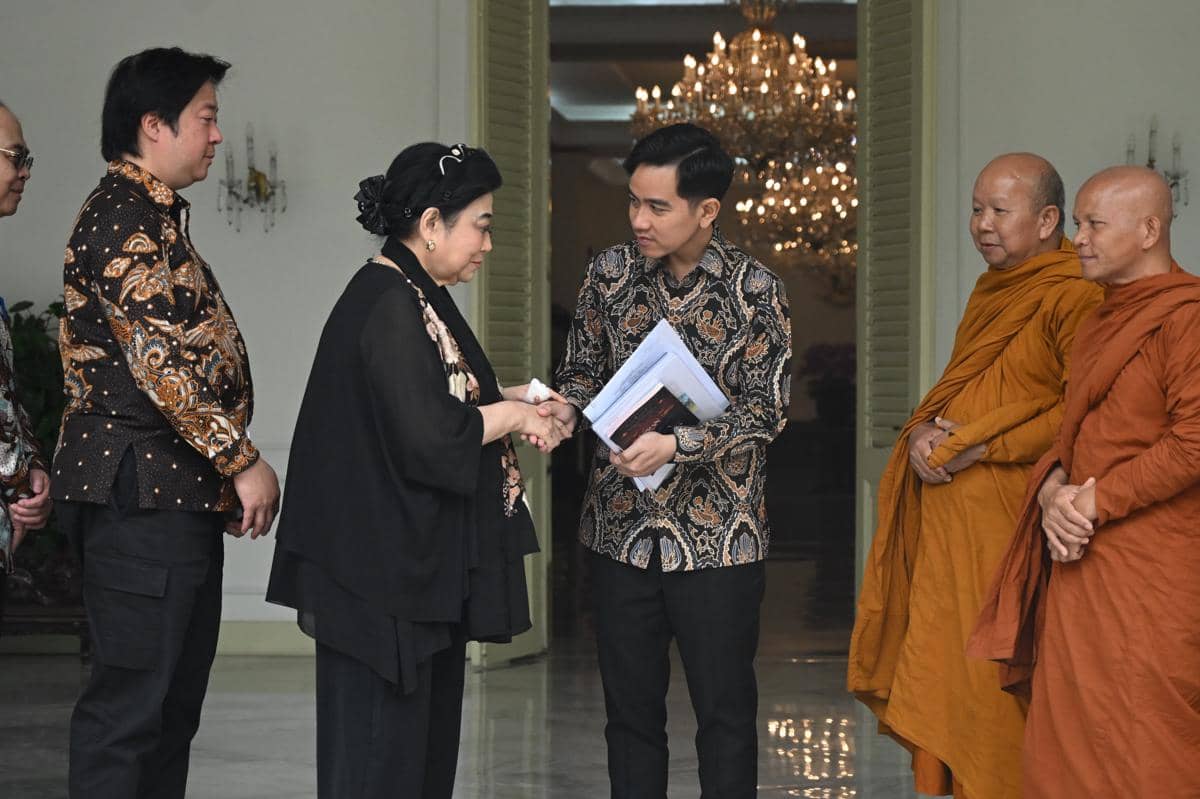 Wakil Presiden (Wapres) RI, Gibran Rakabuming Raka menerima pengurus Perwakilan Umat Buddha Indonesia (WALUBI) di Istana Wakil Presiden, Jak