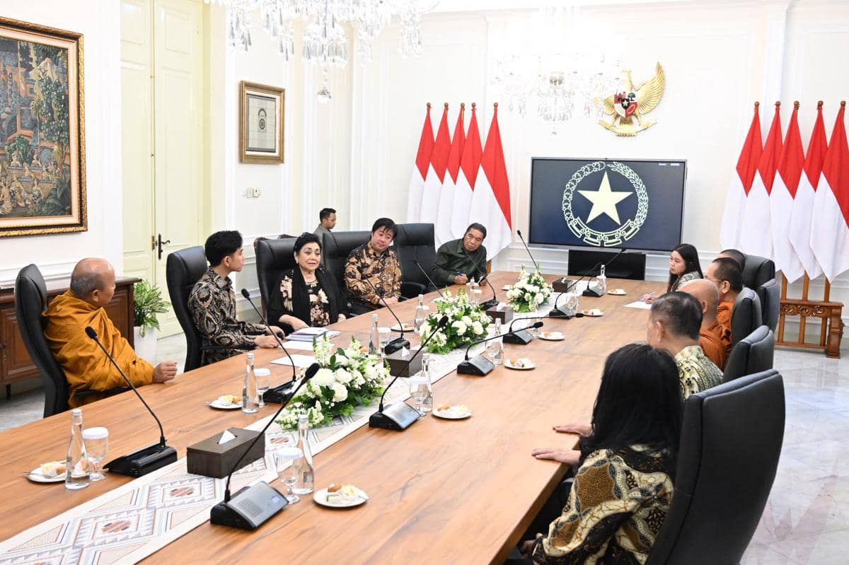 Wakil Presiden (Wapres) RI, Gibran Rakabuming Raka menerima pengurus Perwakilan Umat Buddha Indonesia (WALUBI) di Istana Wakil Presiden, Jak