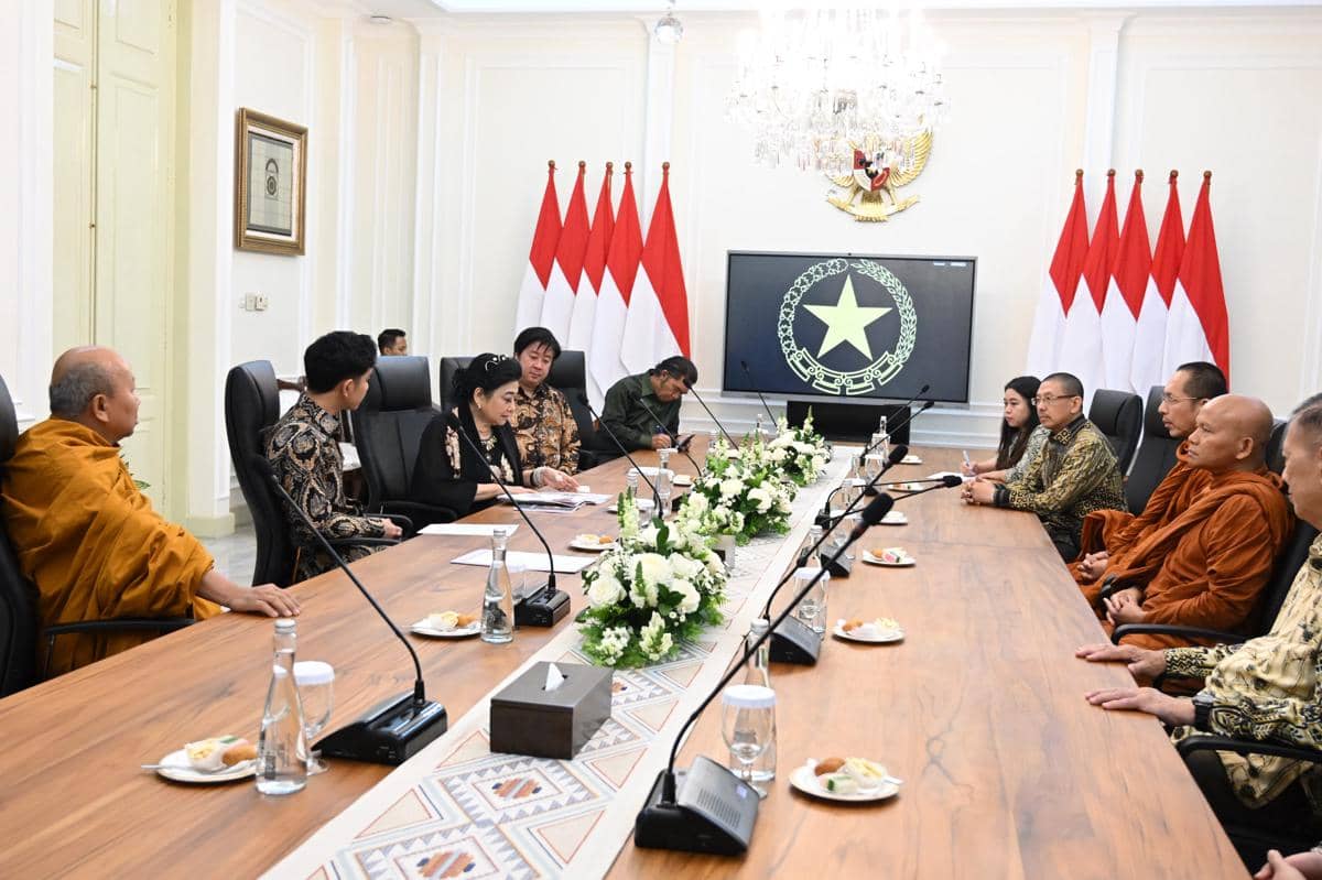 Wakil Presiden (Wapres) RI, Gibran Rakabuming Raka menerima pengurus Perwakilan Umat Buddha Indonesia (WALUBI) di Istana Wakil Presiden, Jak
