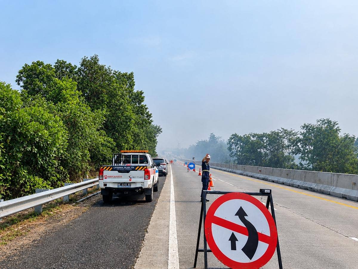 Kebakaran TPA Bandar Jaya, Petugas Tol Bakter Masih Lakukan Pengamanan