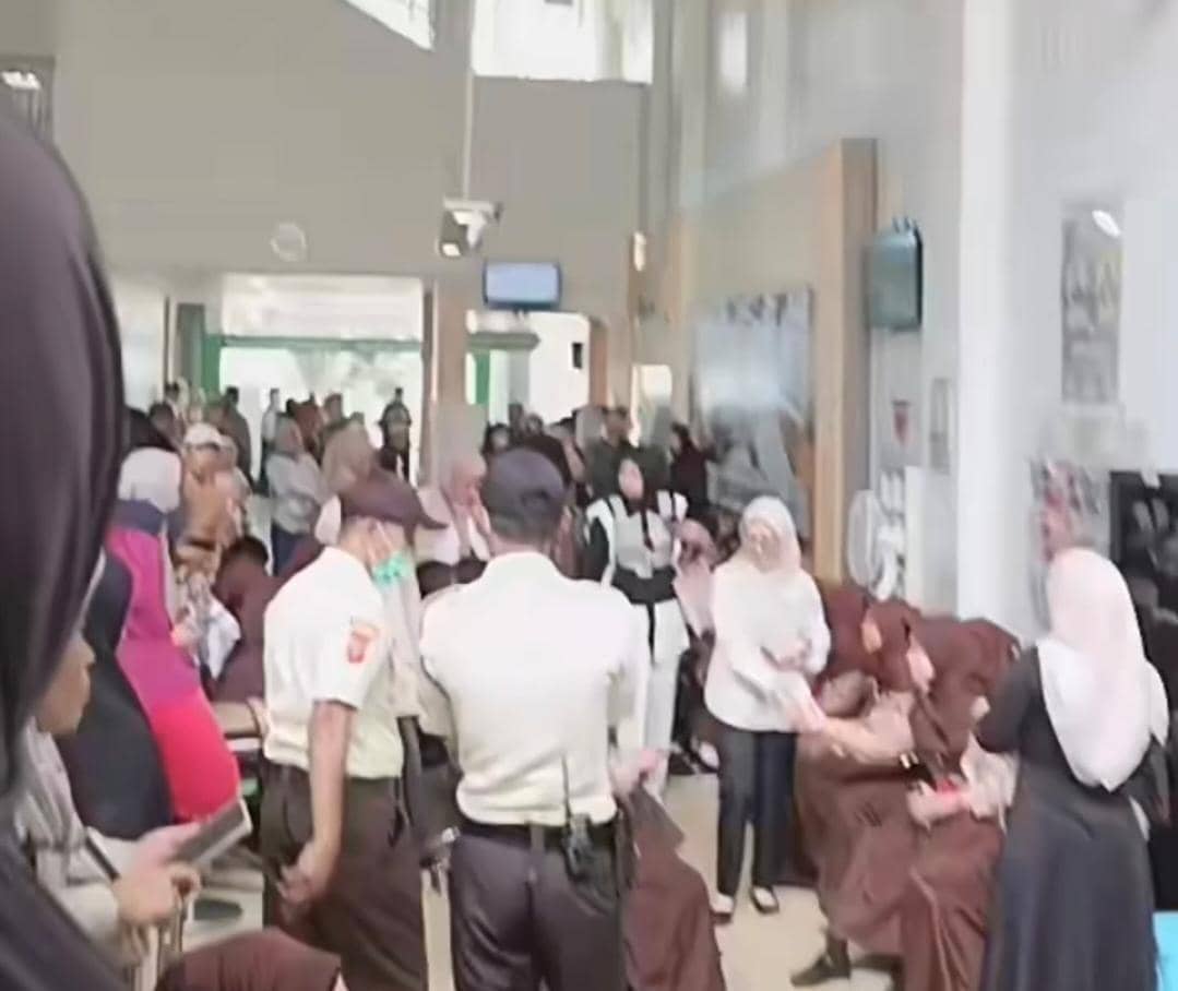 Diduga Keracunan MBG, 92 Siswa SMPN 2 Cisarua Masuk Rumah Sakit