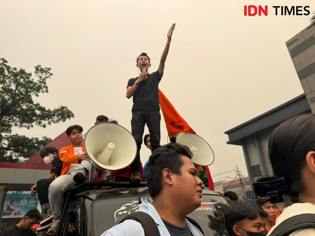 Mahasiswa Sampaikan Mosi Tidak Percaya ke Herman Deru, Segel Kantor Gubernur Sumsel