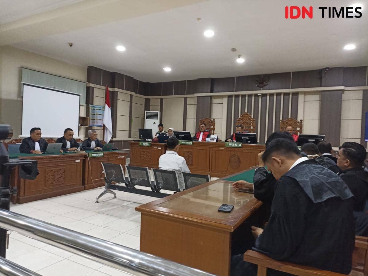 Hakim Tipikor Semarang Bacakan Fakta Suap DJKA, Sudewo Duduk Terpaku