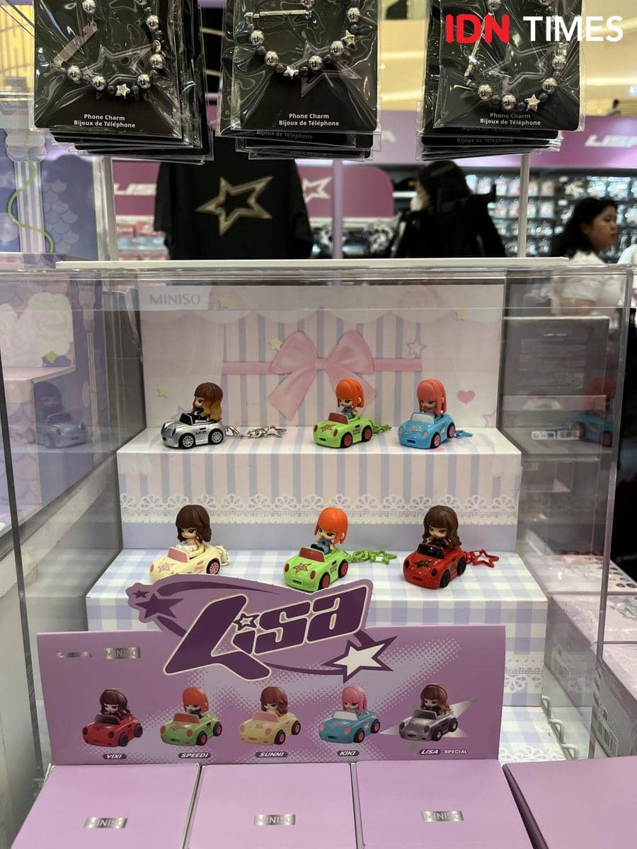 LISA x MINISO Global Pop-Up di Main Atrium Senayan City, Jakarta Pusat 21 Oktober-1 November 2026 (IDN Times/Nisa Zarawaki)