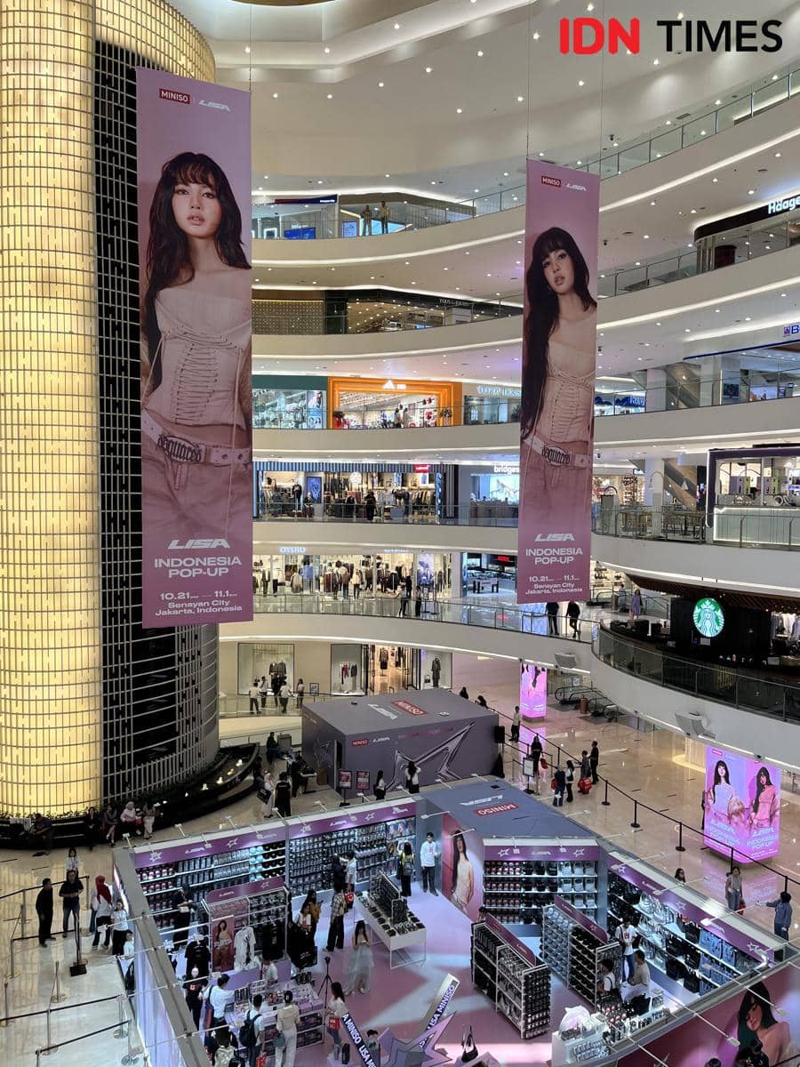 LISA x MINISO Global Pop-Up di Main Atrium Senayan City, Jakarta Pusat 21 Oktober-1 November 2026 (IDN Times/Nisa Zarawaki)