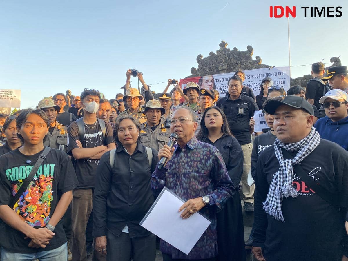 Massa Aksi Menuntut Kenaikan UMP Bali, Koster Klaim akan Pertimbangkan