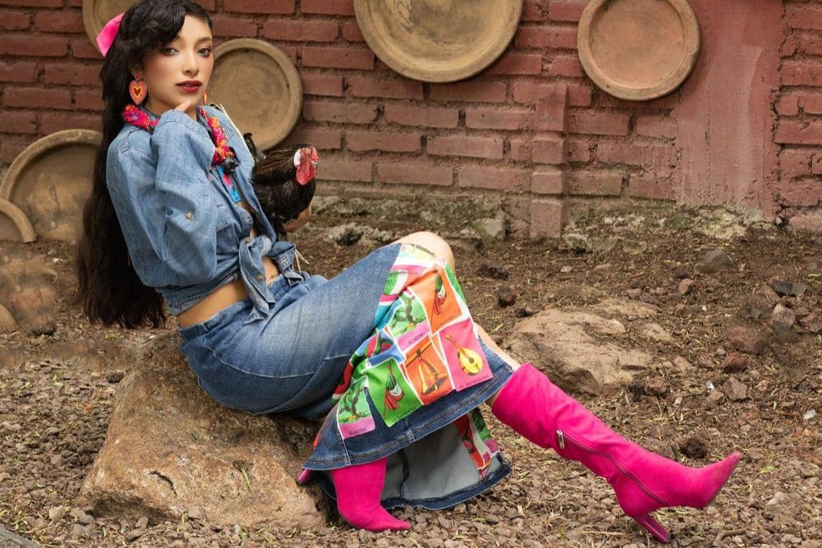 ilustrasi sepatu boots cewek