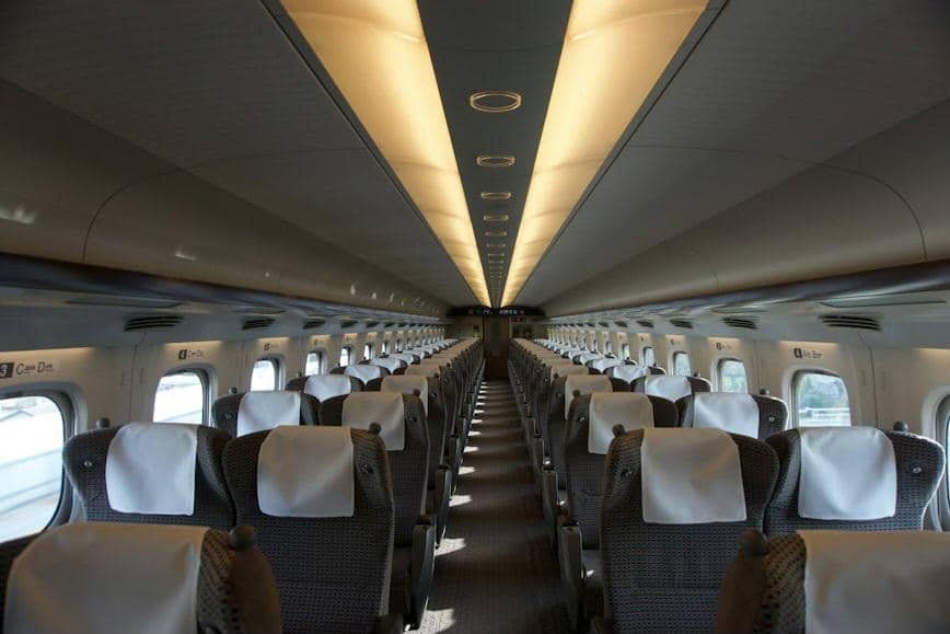 ilustrasi bagian dalam shinkansen