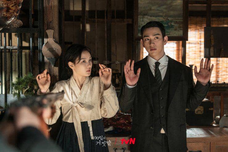 Kim You Jung dan Park Jin Young dalam drama 100 Days of Deception
