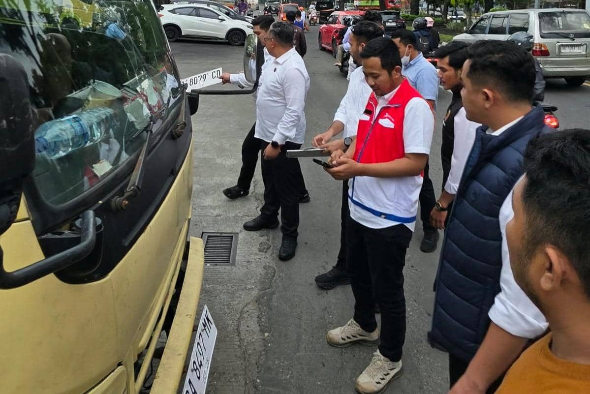 Pertamina dan Polda Sumbar lakukan sidak di salah satu SPBU di Kota Padang (Foto: Pertamina)