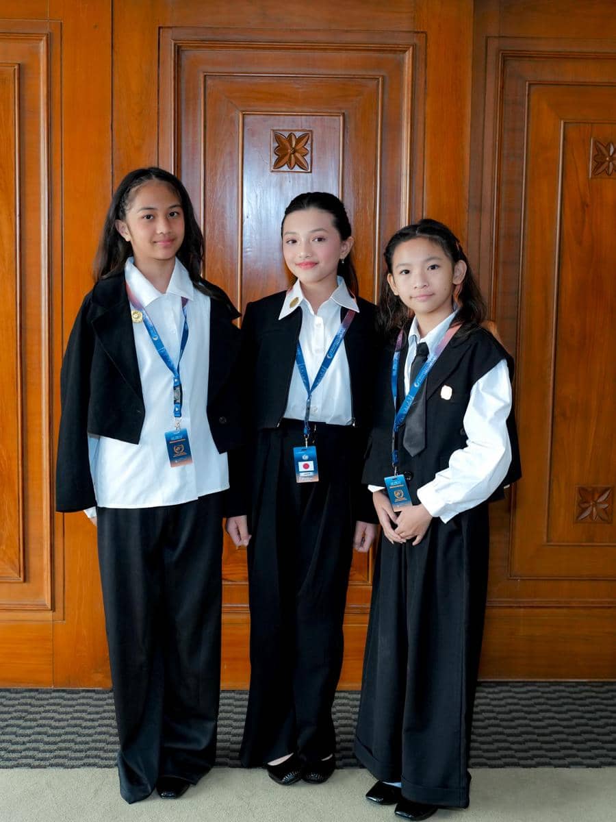 Arsy Hermansyah bergaya saat menghadiri GM MUN 2026, seperti dibagikan melalui akun Instagram @queenarsy.