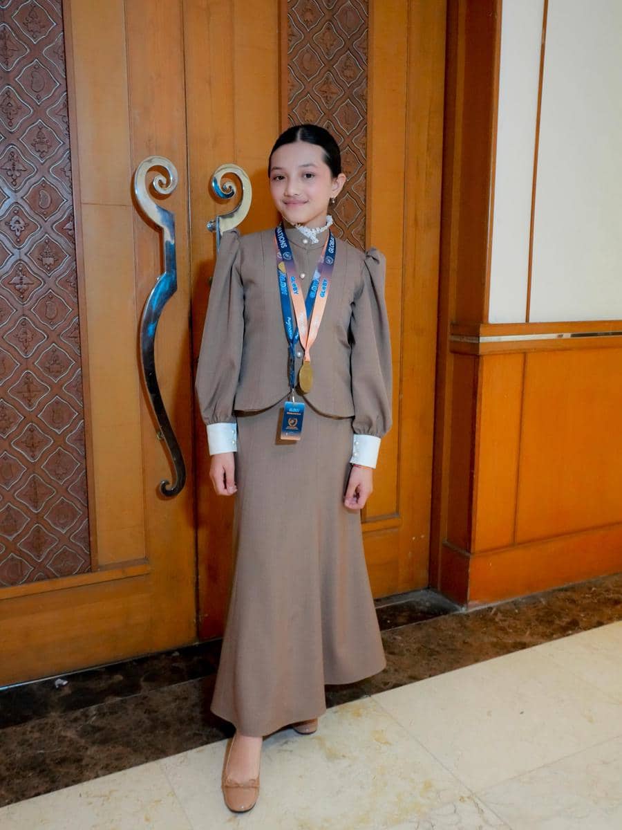 Arsy Hermansyah menghadiri GM MUN 2026 dengan gaya busana yang dibagikan melalui akun Instagram @queenarsy.