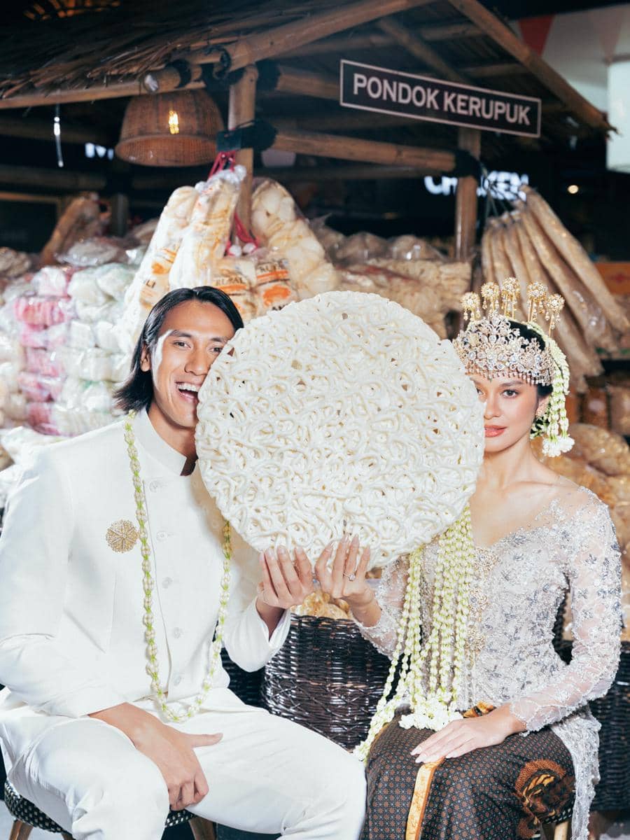 Hana Malasan dan Sean Gelael dalam potret prewedding yang menjadi inspirasi, dari Instagram Hana Malasan.