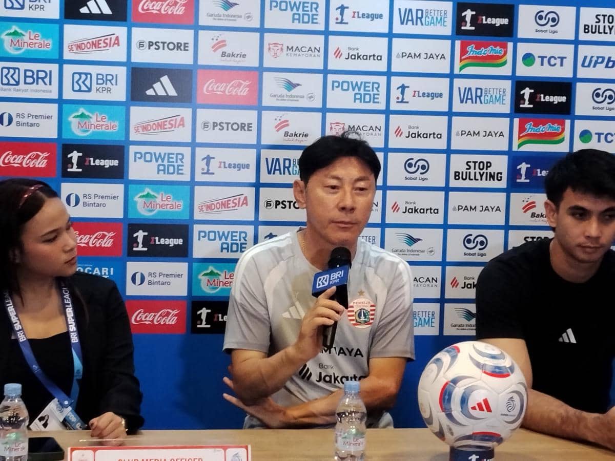 Para peserta sesi jumpa pers Persija dan Arema FC menjelang pertandingan dalam kompetisi Super League.