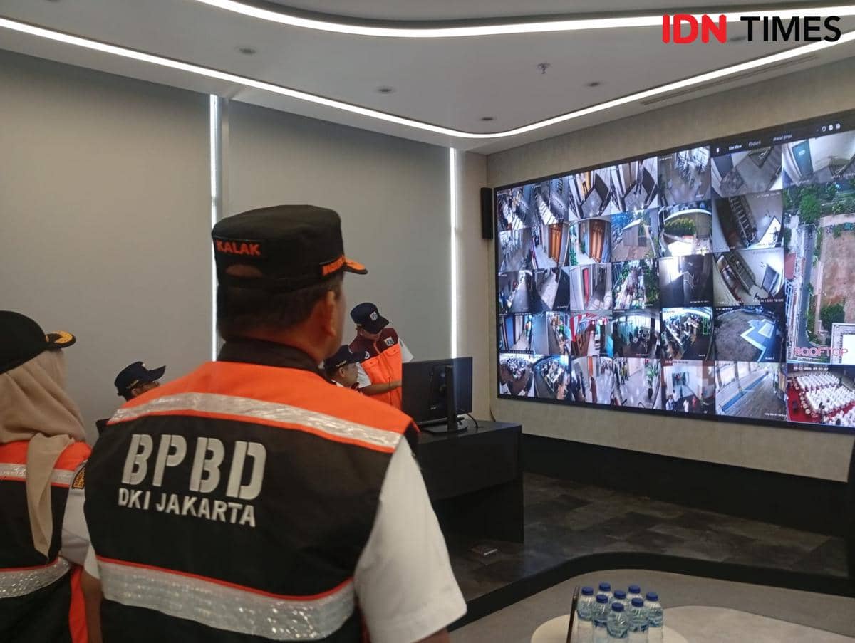 Sirine Gempa Menggema, Pegawai Balai Kota Jakarta Berhamburan Evakuasi