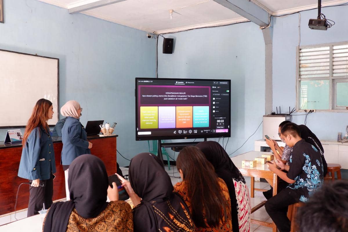 Mahasiswa ITB Bekali Pelajar Pengetahuan Mitigasi Banjir Citarum