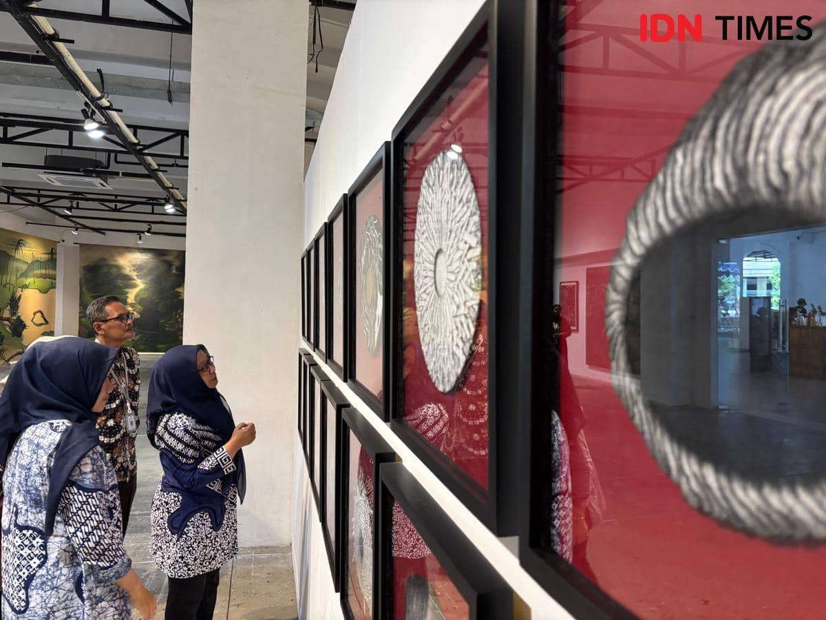 Pameran seni rupa Nandur Srawung, di TBY, Rabu (21/10/2026). (IDN Times/Herlambang Jati Kusumo)