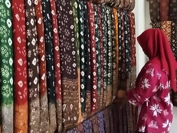 40 Tahun Lebih Menenun, Udin Abdullah Jaga Pakem Kain Tajung Sambil Kejar Tren Anak Muda