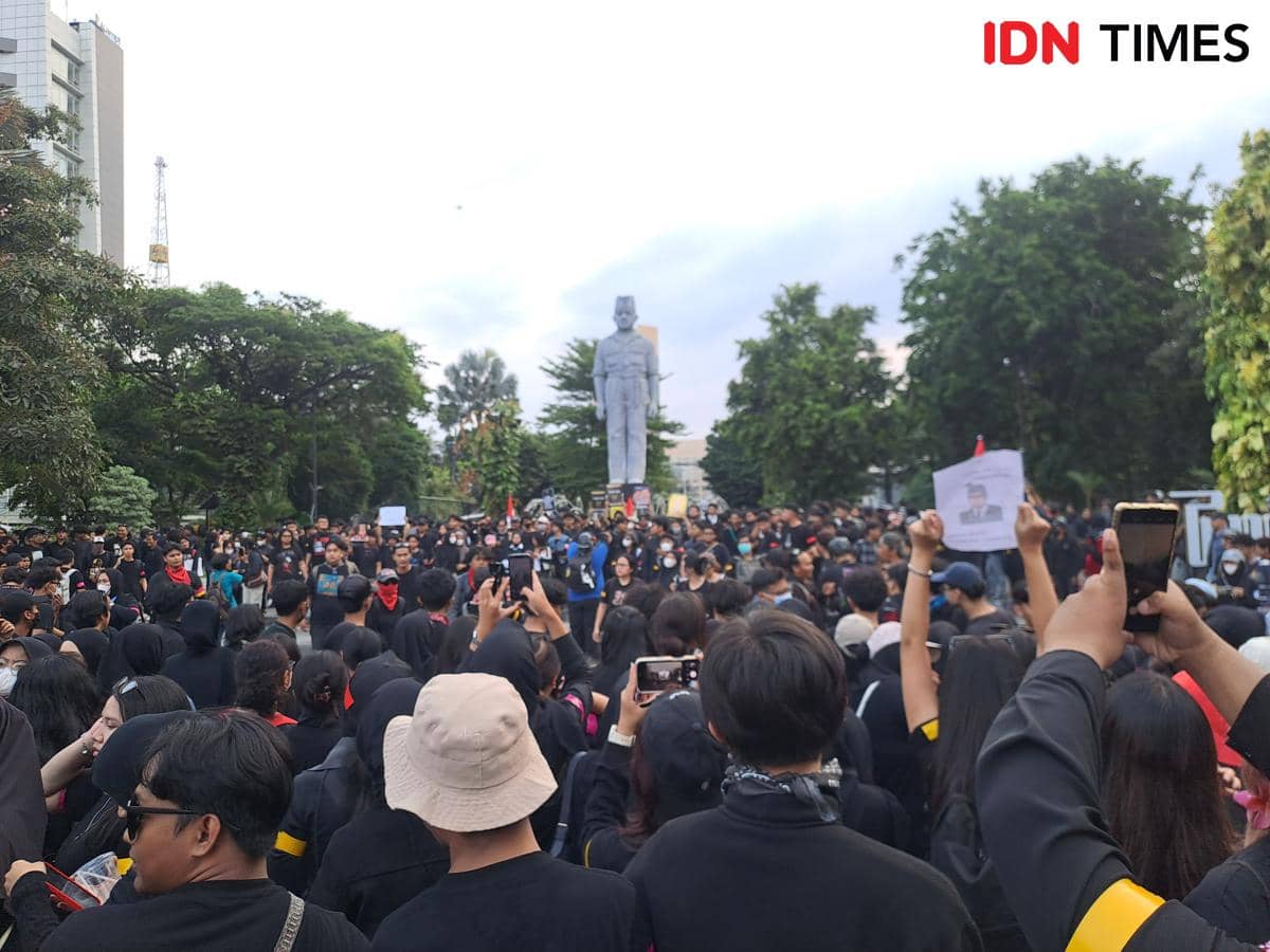 Demonstran Diduga Bawa Molotov dan Sajam Ditangkap Polisi 