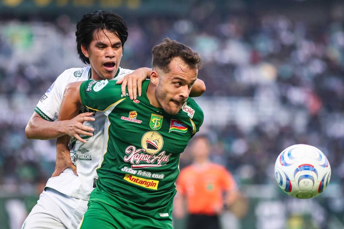 Persebaya Surabaya versus PSS Sleman di musim 2026/2027.