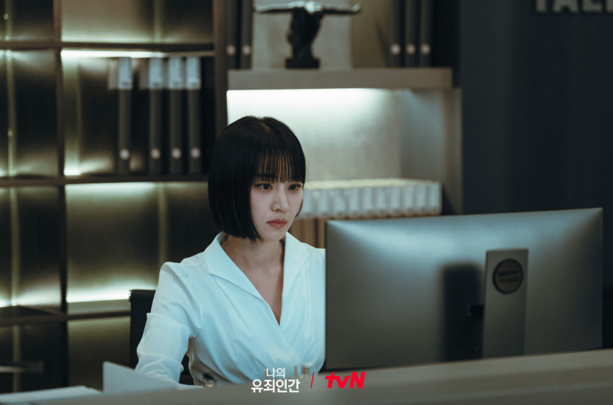 Jung Yoo Min di drama Love in Disguise