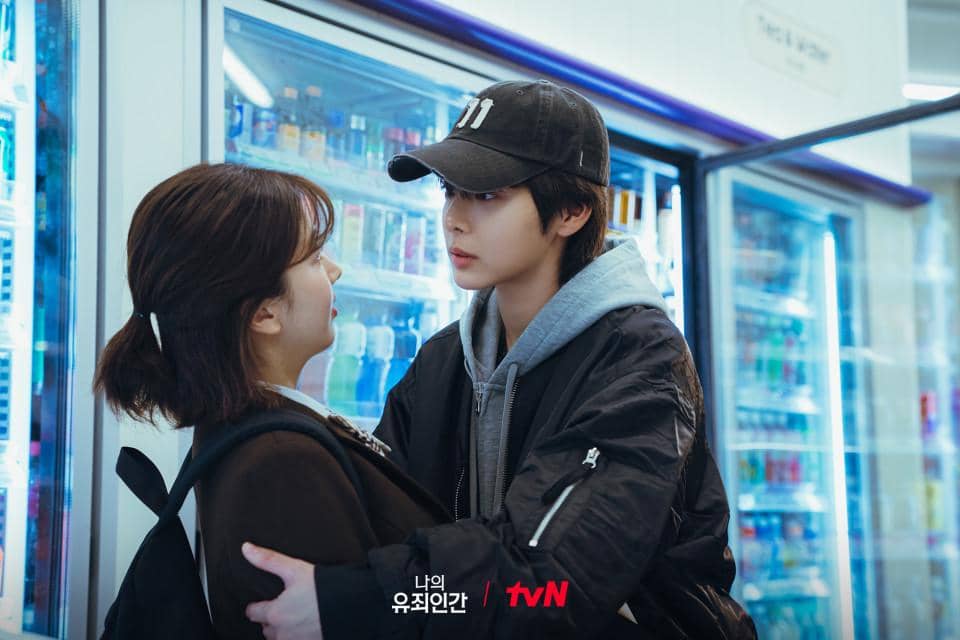 Cuplikan adegan dalam drama Korea Love in Disguise dari tvN, sebagaimana didokumentasikan dalam materi promosi serial tersebut.