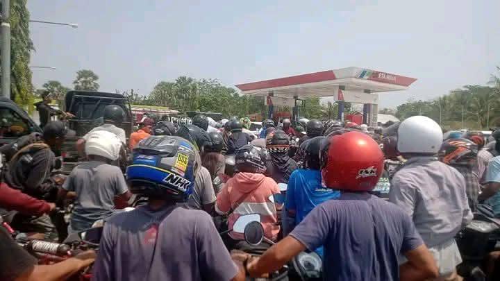 Antrean BBM Mengular, Bupati Rote Ndao NTT Terapkan Sistem Ganjil-Genap