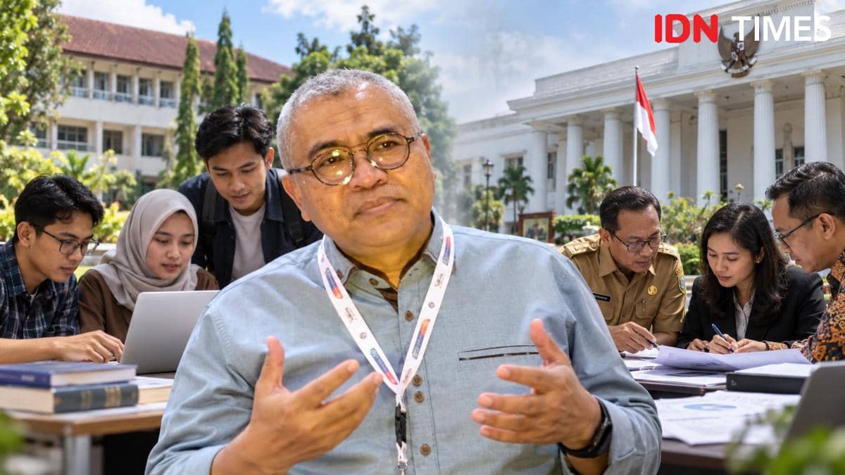 Prof. Eko Prasojo menyampaikan pentingnya pendidikan tinggi dalam membentuk karakter dan integritas lulusan.