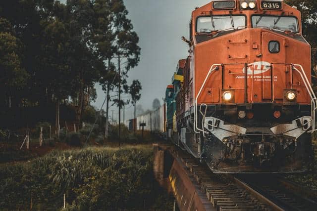 ilustrasi kereta kargo