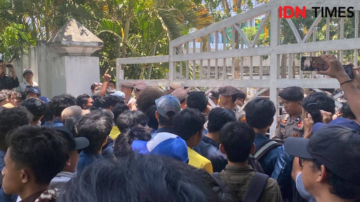 Tolak MBG hingga Soroti Karhutla, Ratusan Mahasiswa Geruduk DPRD NTB