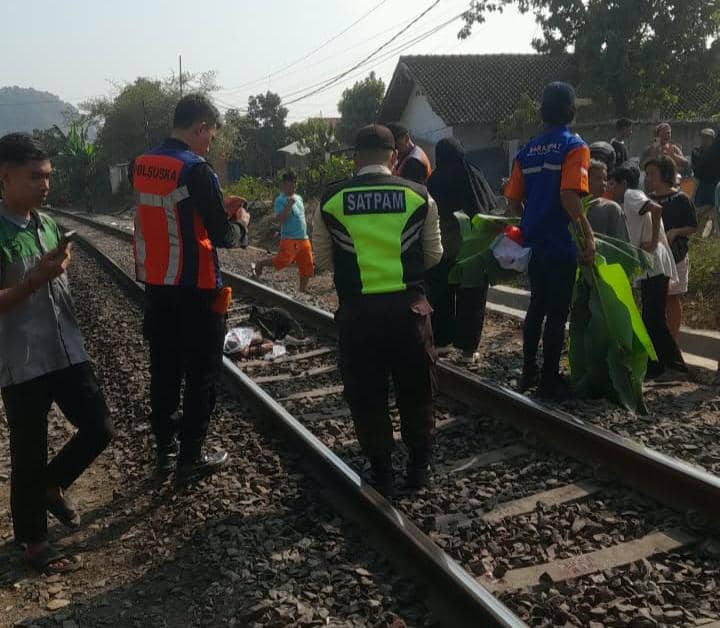 Pengendara Motor Tewas Ditabrak Kereta Babaranjang, Terseret 200 Meter