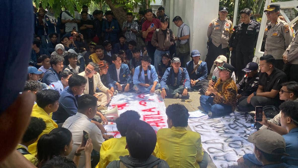 Wakil Ketua DPRD NTB Minta Mahasiswa Pakai Otak saat Demo Tolak MBG