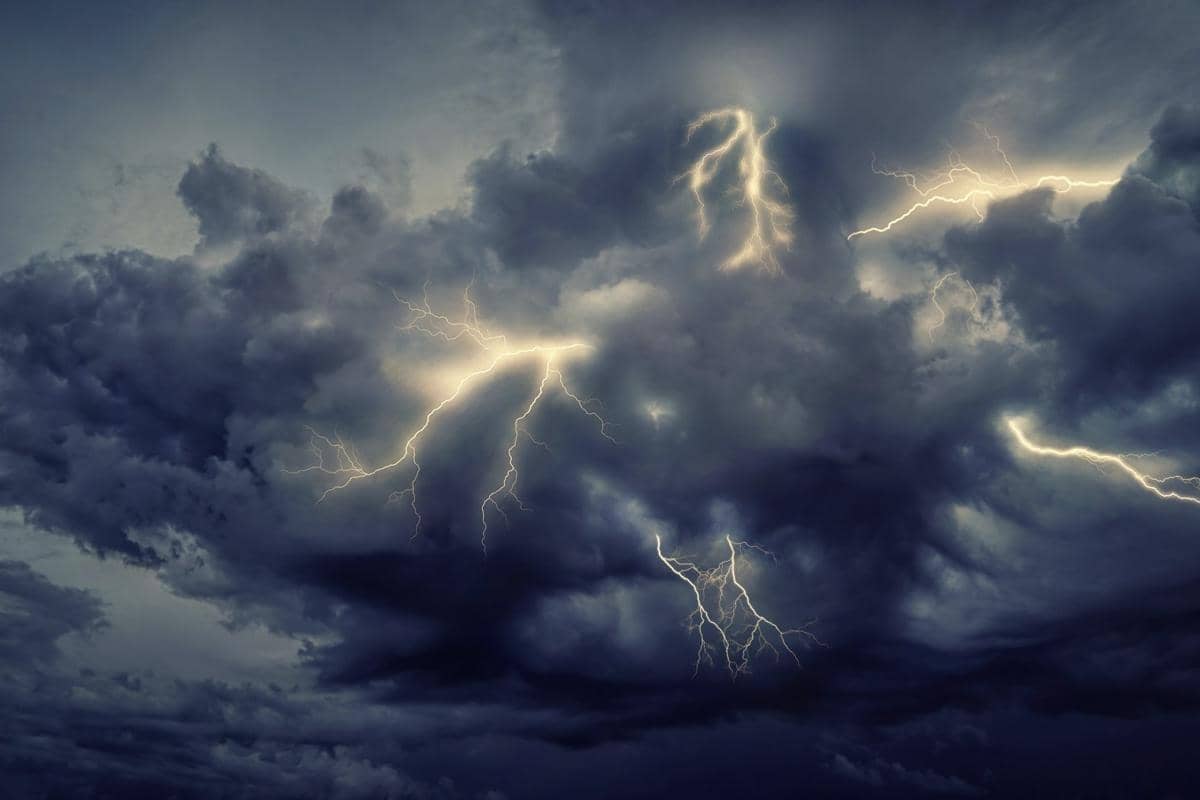 ilustrasi awan pyrocumulonimbus