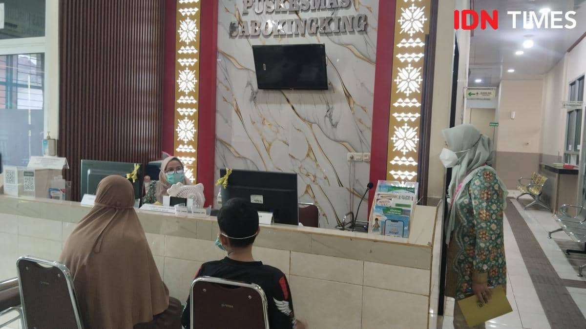 Tampak depan Puskesmas Sabokingking di Palembang, fasilitas layanan kesehatan masyarakat yang berada di kawasan perkotaan.