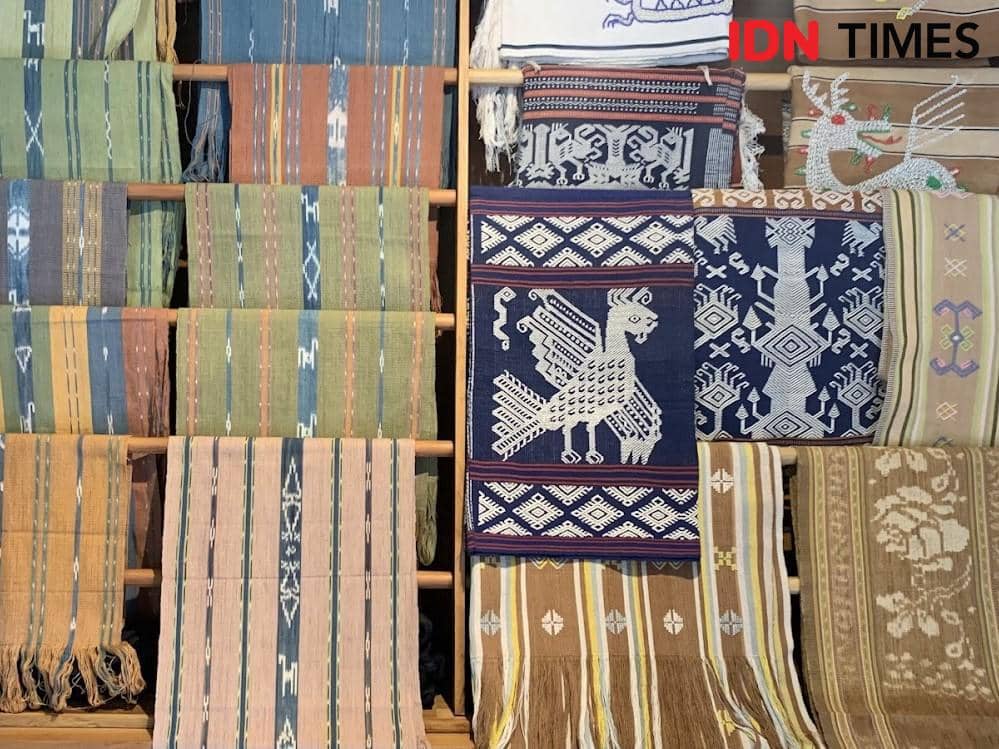Potret tenun di Rumah Tenun Baku Peduli, Labuan Bajo, Manggarai Barat, NTT 