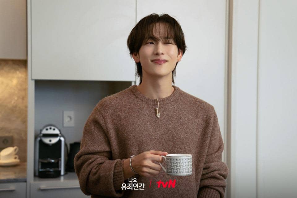 7 Perbedaan Sikap Asli dan Citra Yoon Yi Jun di Love In Disguise