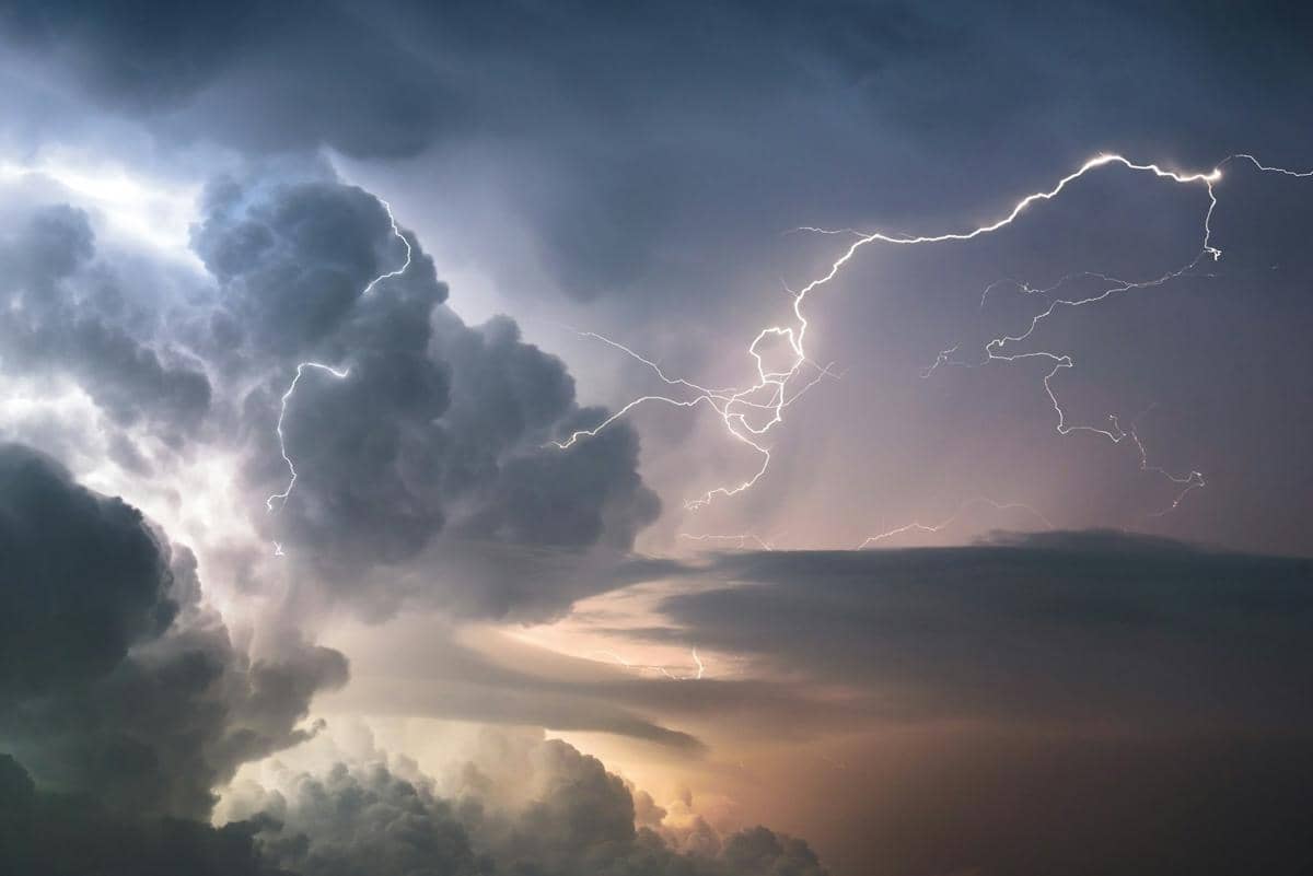 Karhutla Bisa Melahirkan Awan Badai Raksasa, Ini Penjelasannya