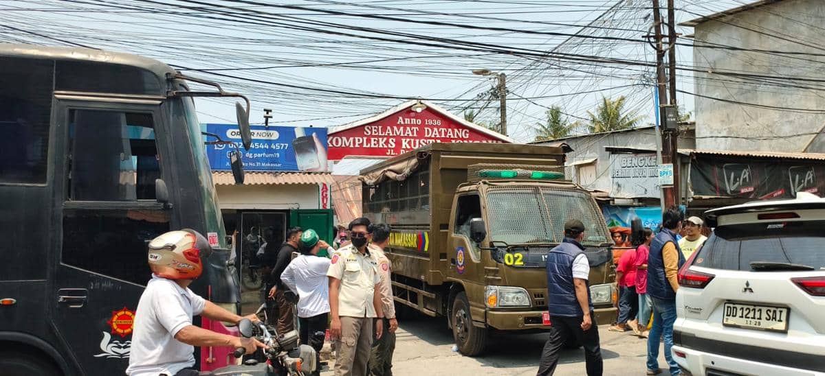 Polisi Tangkap 27 Orang dalam Penggerebekan Kampung Narkoba di Makassar