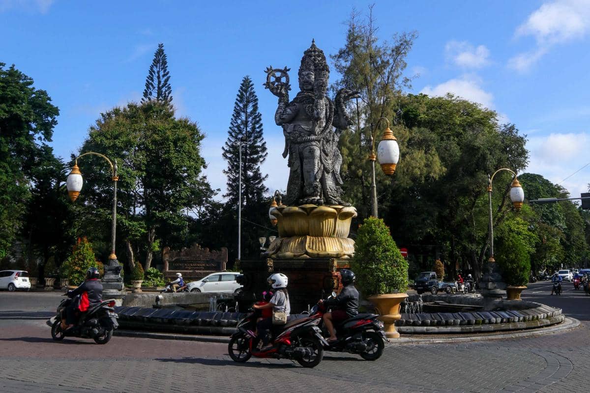 suasana salah satu jalanan di Denpasar (dok.pribadi/Natalia Indah)